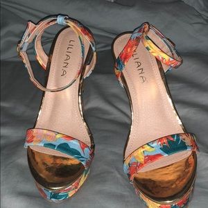 Summer wedges. Tropical!